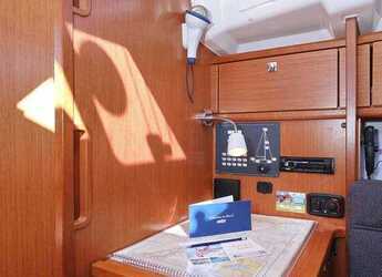 Rent a sailboat in Marina Hramina - Bavaria Cruiser 33