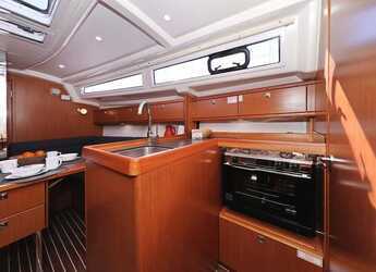 Rent a sailboat in Marina Hramina - Bavaria Cruiser 33