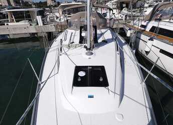 Rent a sailboat in Marina Hramina - Bavaria Cruiser 33