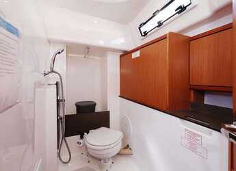Rent a sailboat in Marina Hramina - Bavaria Cruiser 33