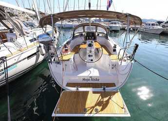 Rent a sailboat in Marina Hramina - Bavaria Cruiser 33