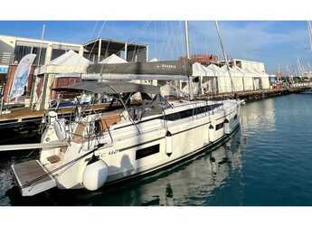 Rent a sailboat in Cecina - Bavaria C42