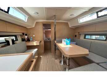 Rent a sailboat in Cecina - Bavaria C42