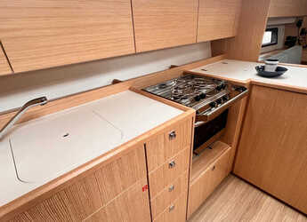 Rent a sailboat in Cecina - Bavaria C42