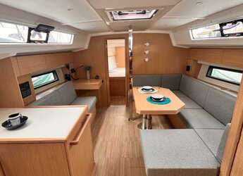 Rent a sailboat in Cecina - Bavaria C42
