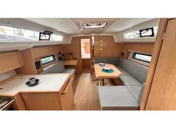 Rent a sailboat in Cecina - Bavaria C42