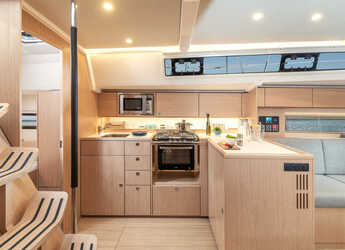 Rent a sailboat in Cecina - Bavaria C42