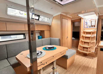 Rent a sailboat in Cecina - Bavaria C42
