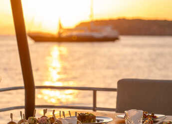 Rent a power catamaran  in Marina Gouvia - Fountaine Pajot MY6
