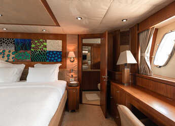 Chartern Sie yacht in Ao Po Grand Marina - Sunseeker 90