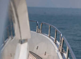Chartern Sie yacht in Ao Po Grand Marina - Sunseeker 90