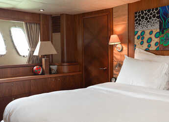 Chartern Sie yacht in Ao Po Grand Marina - Sunseeker 90