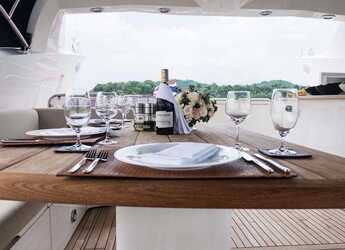 Chartern Sie yacht in Ao Po Grand Marina - Sunseeker 90