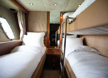 Chartern Sie yacht in Ao Po Grand Marina - Sunseeker 90