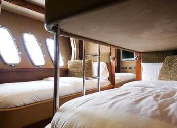 Chartern Sie yacht in Ao Po Grand Marina - Sunseeker 90