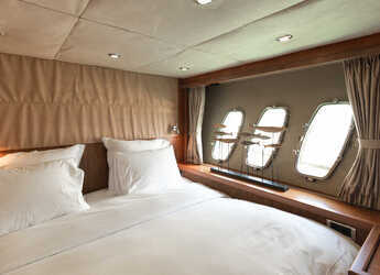 Chartern Sie yacht in Ao Po Grand Marina - Sunseeker 90