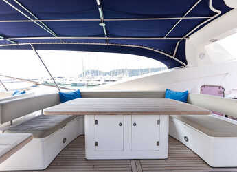 Chartern Sie yacht in Ao Po Grand Marina - Sunseeker 90