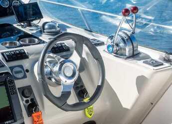 Chartern Sie motorboot in Ornos bay - Sealine S37