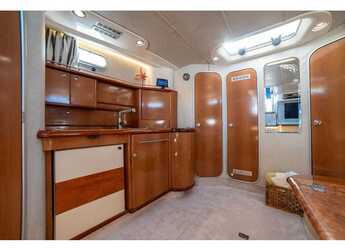 Chartern Sie motorboot in Ornos bay - Sealine S37