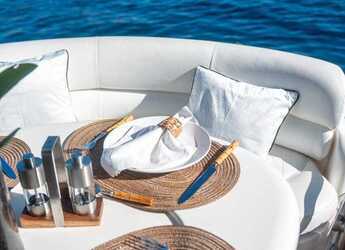 Chartern Sie motorboot in Ornos bay - Sealine S37
