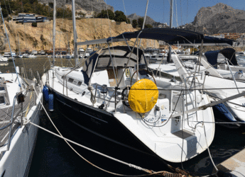 Rent a sailboat in Marina Greenwich - Beneteau Oceanis Clipper 393