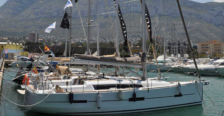 Rent a sailboat in Marina de Dénia - Dufour 412 Grand Large