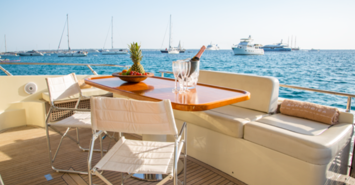 Chartern Sie yacht in Club Náutico Ibiza - Riva Dolce Vita 70