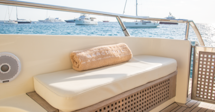 Chartern Sie yacht in Club Náutico Ibiza - Riva Dolce Vita 70