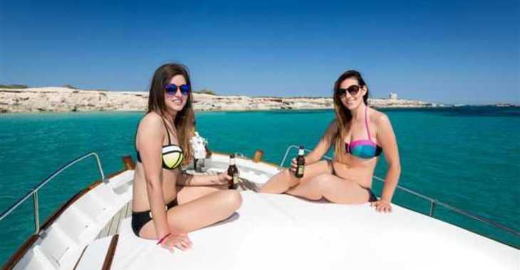 Rent a motorboat in Marina Ibiza - Artesanal