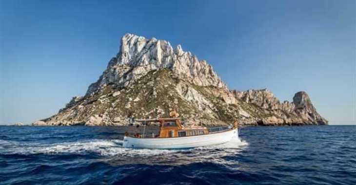 Rent a motorboat in Marina Ibiza - Artesanal