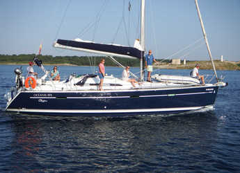 Rent a sailboat in Port Mahon - Beneteau Oceanis 393