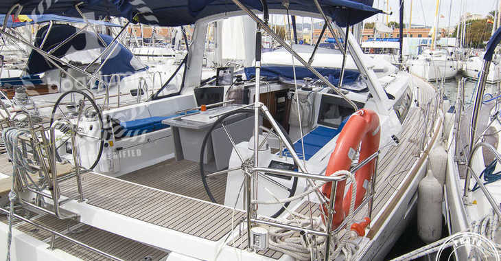 Rent a sailboat in Muelle de la lonja - Oceanis 45