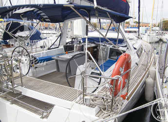 Rent a sailboat in Muelle de la lonja - Oceanis 45