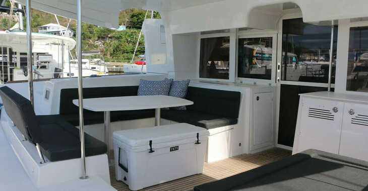Rent a catamaran in Maya Cove, Hodges Creek Marina - Lagoon 450 F