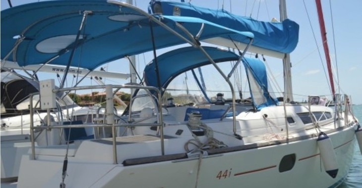 Chartern Sie segelboot in True Blue Bay Marina - Sun Odyssey 44i