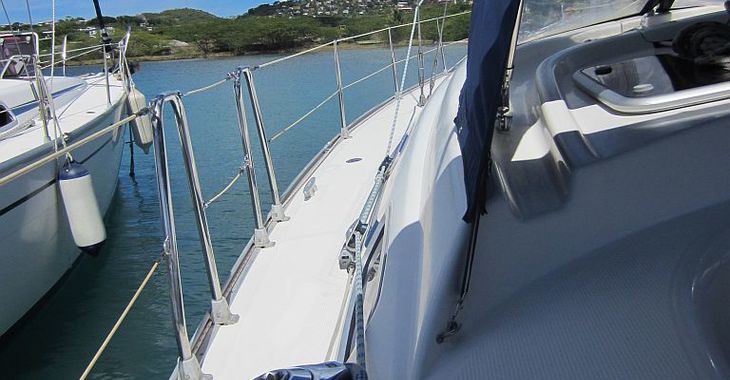 Rent a sailboat in True Blue Bay Marina - Bavaria 39 Cruiser