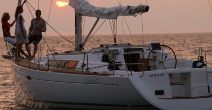 Alquilar velero en True Blue Bay Marina - Oceanis 37