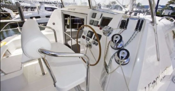 Rent a power catamaran in True Blue Bay Marina - Leopard 38