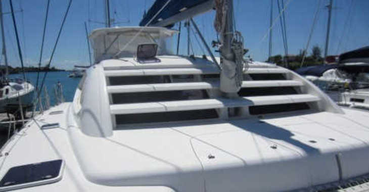 Rent a power catamaran  in Blue Lagoon - Leopard 46