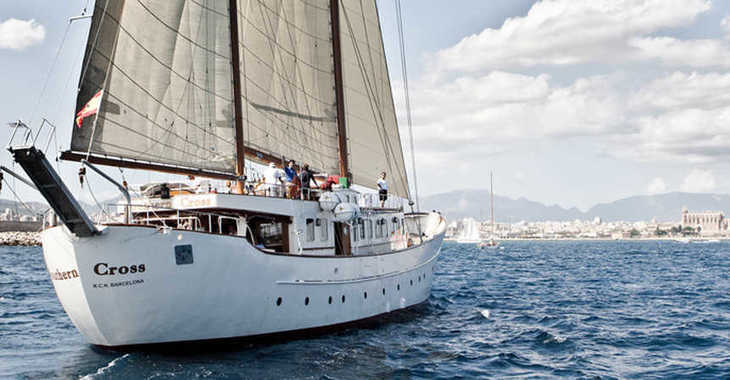 Rent a sailboat in Port Olimpic de Barcelona - Vela Clásico 35m "Southern cross"