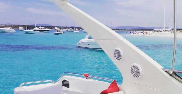 Chartern Sie yacht in Port of Santa Eulària  -  Astondoa 40 Open