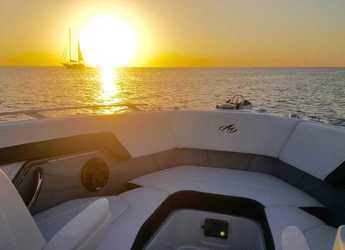 Rent a motorboat in Marina Ibiza - Monterey 278SS