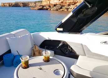 Rent a motorboat in Marina Ibiza - Monterey 278SS