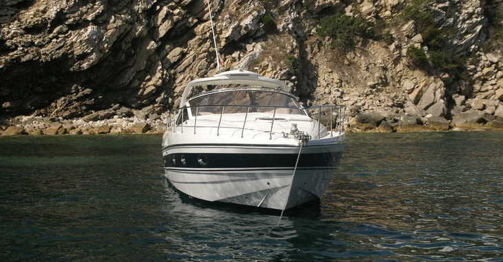 Chartern Sie yacht in Port of Santa Eulària  - Pershing 37 