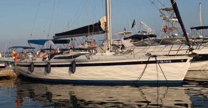 Rent a sailboat in Club Nautic Cambrils - Beneteau Oceanis 430