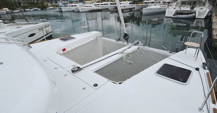 Rent a catamaran in Road Reef Marina - Lagoon 400S2