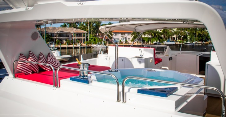 Rent a yacht in Palm Cay Marina - DELTA MARINE