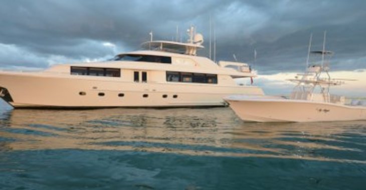 Rent a yacht in Palm Cay Marina - Westport