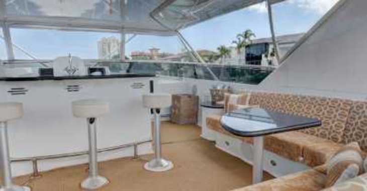 Chartern Sie yacht in Palm Cay Marina - HATTERAS