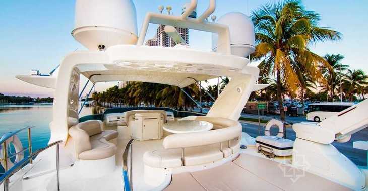 Rent a yacht in Palm Cay Marina - AZIMUT
